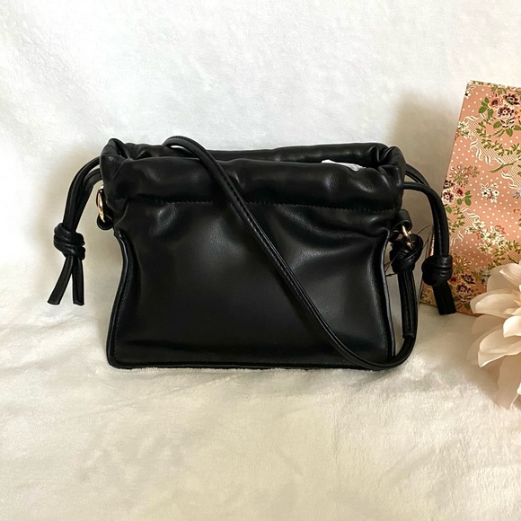 Faux Leather Open Top crossbody bag - Picture 2 of 11